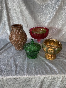 lot 30 image: 4 vintage home decor pieces - see pics