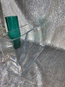 lot 33 image: Vases and deco jar with lid
