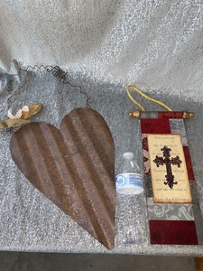 lot 37 image: Home wall decor - see pics