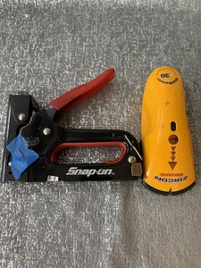 lot 45 image: Snap On hand stapler and a stud finder