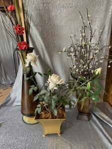 lot 48 image: 3 nice floral arrangements - see pics