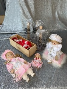 lot 83 image: Vintage dolls - see pics - doll in box has broken foot, but pieces are in box to repair - see pics