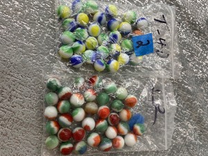 lot 81 image: Generous portion of vintage collectable marbles - see pics