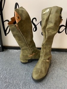 lot 58 image: Like new ladies tall boots - see pics