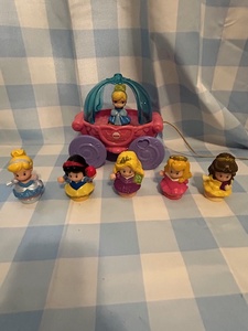 lot 181 image: Fisher-Price little people with carriage