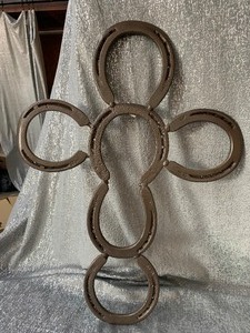 lot 105 image: Large horse shoe cross