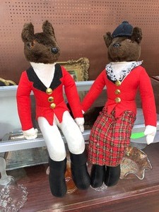 lot 118 image: Vintage Hanfords fox couple equestrian Scottish dress - shelf sitters - see pics