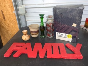 lot 139 image: Odd and end home decor and photo box - see pics
