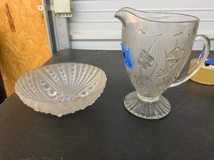 lot 140 image: Vintage footed bowl and frosted pitcher - both very nice - see pics
