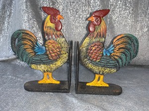lot 201 image: Pair of cast iron chicken book ends