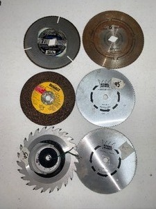 lot 211 image: Assorted saw blade