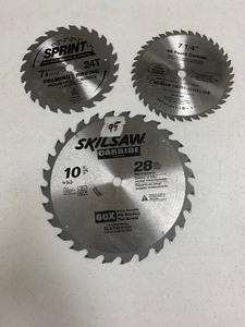 lot 212 image: Assorted saw blade see pics