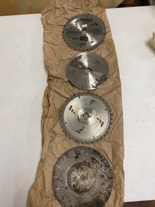 lot 214 image: Assorted saw blades