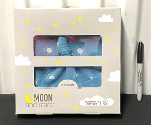 lot 82 image: New Moon & Star Baby Blanket & Hat Blue Set, Ages 0 - As Shown