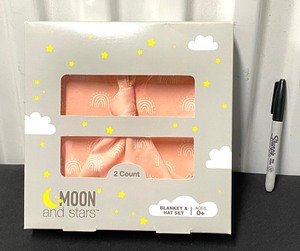 lot 89 image: New Moon & Star Baby Blanket & Hat Pink Set, Ages 0 - As Shown