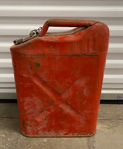 lot 172 image: Vintage Metal Gas Jerry Can DOT-5L, Red (READ)