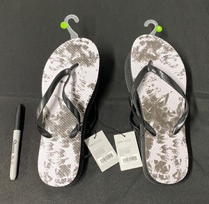 lot 182 image: Lot Of 2 New With Tags - Medium 78 Sandals - In Colors As Shown