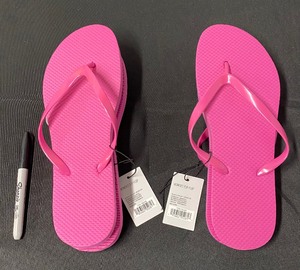 lot 183 image: Lot Of 2 New With Tags - Large 910 Sandals - In Colors As Shown