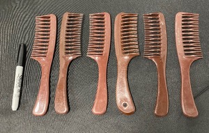 lot 292 image: Lot Of 6 - New Hair Comb - In Color As Shown