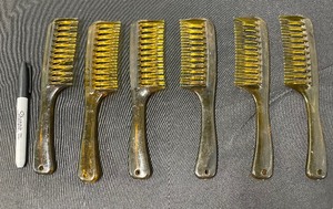 lot 297 image: Lot Of 6 - New Hair Comb - In Color As Shown