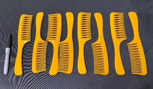 lot 299 image: Lot Of 8 - New Hair Comb - In Color As Shown
