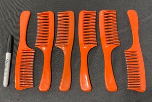 lot 301 image: Lot Of 6 - New Hair Comb - In Color As Shown