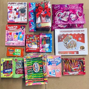 lot 334 image: Lot Of 29 New Mixed Candy - As Shown