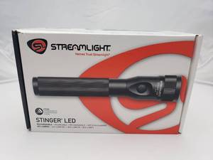 lot 4 image: Streamlight Stinger LED with 120V ACDC   2 Holders