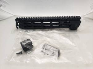 lot 123 image: Midwest Industries DSG 10 G4 M LOK Handguard