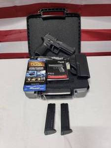 lot 352 image: WOW Sig Sauer P320 9mm w Holster, 2 Magazines & Case