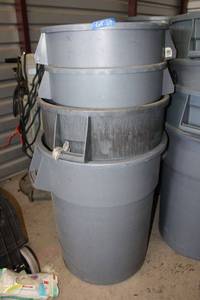 lot 68 image: (4) Round Trash Bins - 32 Gal and 55 Gal