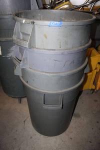lot 71 image: (4) Round Trash Bins - 32 Gal