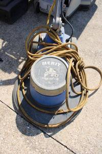 lot 21 image: Windsor Merit Floor Buffer (pole needs attention)