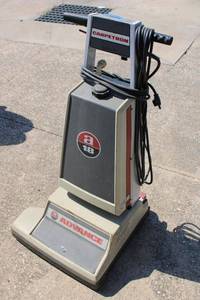 lot 22 image: Carpetron Advance Shampoo Machine