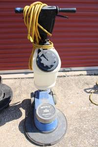 lot 30 image: Windsor Merit Deluxe 175 Floor Cleaner