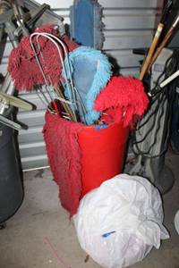 lot 82 image: Red Round Trash bin with Floor Dust Mops , includes bag of extra dust mop heads
