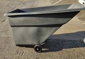 lot 53 image: Global Plastic Dumpster Cart