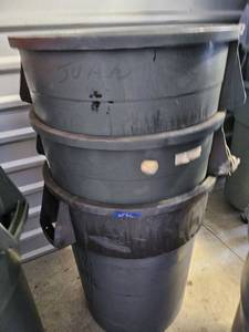 lot 66 image: (4) mixed sizes of Trash Bins