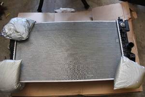 lot 135 image: Complete Radiator unused in box