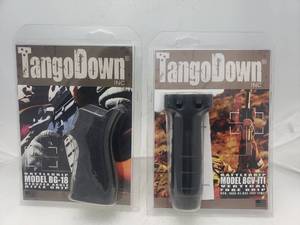 lot 29 image: Tango Down Reduced Angle Battlegrip BG-18 - Black w Tango Down BGV-ITI Vertical Foregrip - Black