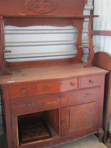 lot 33 image: HUTCH  2 door (one door needs minor repairs) , has mirror 744825