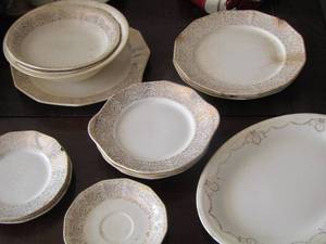 lot 44 image: Royal Lamar 22k Gold dishes, PLUS various other dishes