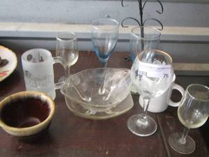 lot 76 image: GLASSES & BOWLS
