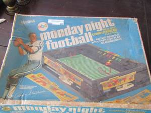 lot 80 image: VINTAGE ABC Monday night football ELECTRIC Game W ROGER STAUBACH  #12 0N BOX  1972 VERSION