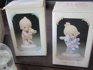 lot 84 image: Precious Moments dolls and Precious Moments registry book