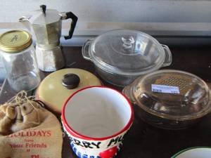 lot 101 image: Marry Munch planter pot- covered oven dishes- mason jar