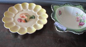 lot 104 image: Chicken egg plate- floral bowl