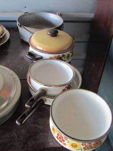 lot 106 image: various pot and pan lot