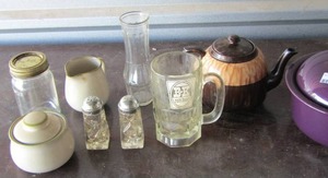 lot 118 image: purple casserole dish with lid - tea pot- S&P shakers