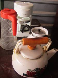 lot 128 image: Mar coffee - orange juice canister- 2 stove top coffee tea pots